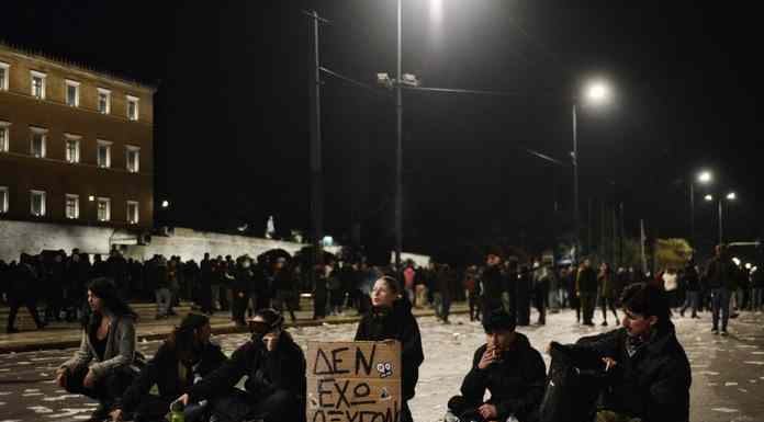 Τέμπη:Τα Διεθνή ΜΜΕ σχολιάζουν την πρόταση δυσπιστίας,και τα επεισόδια έξω από τη Βουλή – Τι μεταδίδουν… Τέμπη:Τα Διεθνή ΜΜΕ σχολιάζουν την πρόταση δυσπιστίας,και τα επεισόδια έξω από τη Βουλή – Τι μεταδίδουν...