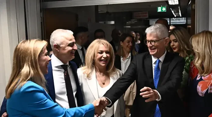 Δίχως τέλος η «Αλητεία και το θράσος» της κυβέρνησης Μητσοτάκη:Έδωσε στον Αρίστο Δοξιάδη 50 εκατ. ευρώ από το Ταμείο Ανάκαμψης για να κάνει τον «επενδυτή»! Δίχως τέλος η «Αλητεία και το θράσος» της κυβέρνησης ΜΗτσοτάκη:Έδωσε στον Αρίστο Δοξιάδη 50 εκατ. ευρώ από το Ταμείο Ανάκαμψης για να κάνει τον «επενδυτή»!