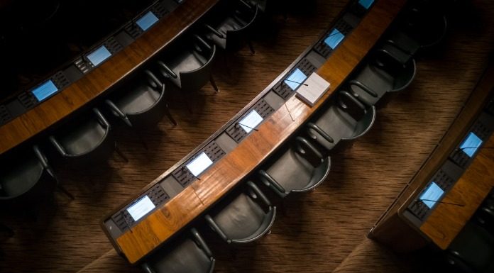 Οι Έλληνες απέχουν γιατί έχουν συνδέσει την πολιτική με τα κόμματα