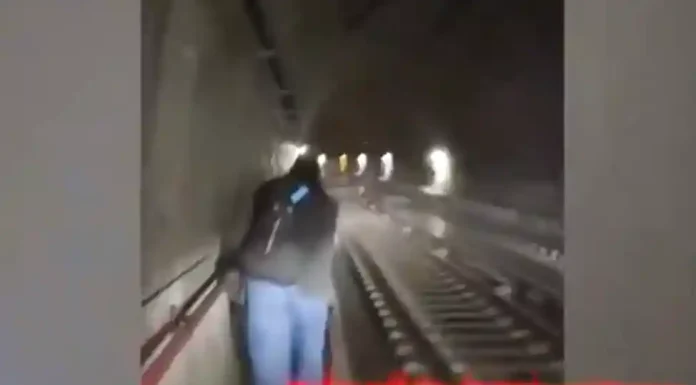 Μετά το Μετρό Θεσσαλονίκης, είχε σειρά για ξενάγηση στις… σήραγγες και το Μετρό Αθήνας. Μετά το Μετρό Θεσσαλονίκης είχε σειρά για ξενάγηση στις... σήραγγες και το Μετρό Αθήνας