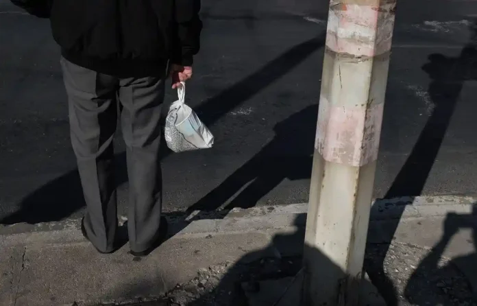 Eurostat: Στον «πάτο» της Ευρώπης η Ελλάδα για το ωριαίο κόστος εργασίας Το κόστος εργασίας παραμένει από τα χαμηλότερα στην ΕΕ, πλήττοντας τις συνθήκες διαβίωσης και ανάπτυξης