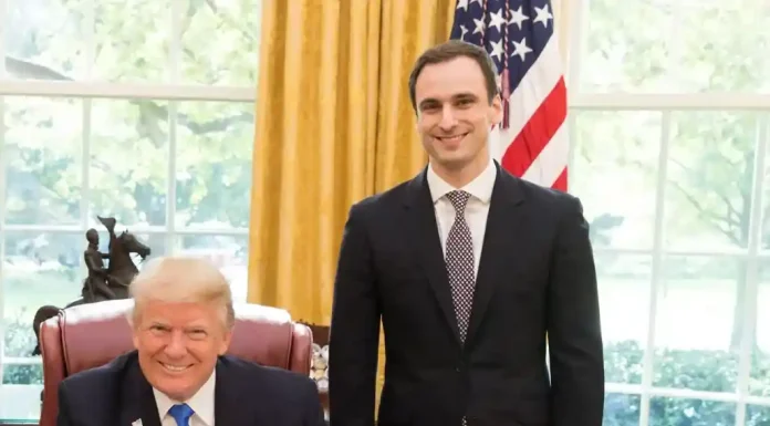 «Είμαστε σε θέση να ελέγξουμε χρόνο & χώρο» δήλωσε ο Ελληνοαμερικανός σύμβουλος του Ντ.Τραμπ Μιχάλης Κράτσιος Σάλος από τη δήλωση του Ελληνοαμερικανού συμβούλου του Ντ.Τραμπ: «Είμαστε σε θέση να ελέγξουμε χρόνο & χώρο» Η επίμαχη δήλωση του Μιχάλη Κράτσιου