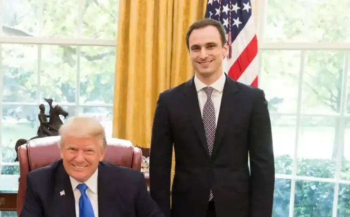 Σάλος από τη δήλωση του Ελληνοαμερικανού συμβούλου του Ντ.Τραμπ: «Είμαστε σε θέση να ελέγξουμε χρόνο & χώρο» Η επίμαχη δήλωση του Μιχάλη Κράτσιου