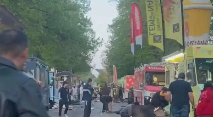 Βανκούβερ:Αυτοκίνητο έπεσε πάνω σε πλήθος σε φεστιβάλ-Πολλοί οι νεκροί και οι τραυματίες Βανκούβερ:Αυτοκίνητο έπεσε πάνω σε πλήθος σε φεστιβάλ-Πολλοί οι νεκροί και οι τραυματίες