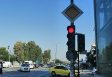 Άρχισε να κόβει κλήσεις το πρώτο «έξυπνο» φανάρι – Βρίσκεται σε κεντρικο δρομο της Αθήνας Άρχισε να κόβει κλήσεις το πρώτο «έξυπνο» φανάρι – Βρίσκεται σε κεντρικο δρομο της Αθήνας
