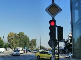 Άρχισε να κόβει κλήσεις το πρώτο «έξυπνο» φανάρι – Βρίσκεται σε κεντρικο δρομο της Αθήνας Άρχισε να κόβει κλήσεις το πρώτο «έξυπνο» φανάρι – Βρίσκεται σε κεντρικο δρομο της Αθήνας