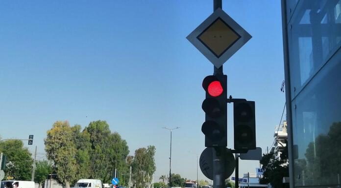 Άρχισε να κόβει κλήσεις το πρώτο «έξυπνο» φανάρι – Βρίσκεται σε κεντρικο δρομο της Αθήνας Άρχισε να κόβει κλήσεις το πρώτο «έξυπνο» φανάρι – Βρίσκεται σε κεντρικο δρομο της Αθήνας