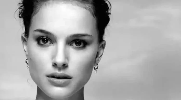 Η ηθοποιός Natalie Portman, απορρίπτει το βραβείο Genesis της πατρίδας της, μαζί και ένα εκατομμύριο δολάρια. Η ηθοποιός Natalie Portman, απορρίπτει το βραβείο Genesis της πατρίδας της, μαζί και ένα εκατομμύριο δολάρια.