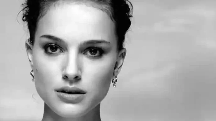 Η ηθοποιός Natalie Portman, απορρίπτει το βραβείο Genesis της πατρίδας της, μαζί και ένα εκατομμύριο δολάρια.