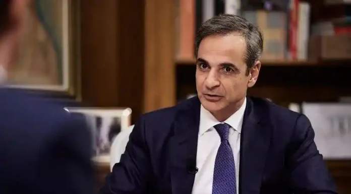 Politico: Το σκάνδαλο χρηματοδότησης συγκλονίζει το κυβερνών κόμμα της Ελλάδας Politico: Το σκάνδαλο χρηματοδότησης συγκλονίζει το κυβερνών κόμμα της Ελλάδας