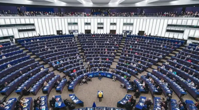 Ευρωβουλευτής της Βουλγαρίας κατηγορεί την ΕΕ ότι ελέγχεται από τους ναζί Ευρωβουλευτής της Βουλγαρίας κατηγορεί την ΕΕ ότι ελέγχεται από τους ναζί