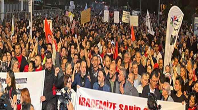 Κατεχόμενα: Διαδηλώσεις κατά της επιβολής της μαντίλας στα δημόσια λύκεια Κατεχόμενα: Διαδηλώσεις κατά της επιβολής της μαντίλας στα δημόσια λύκεια