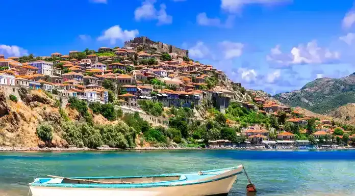 Μόλυβος: Το χωριό που έχει έναν από τους ομορφότερους πεζόδρομους του κόσμου Μόλυβος: Το χωριό που έχει έναν από τους ομορφότερους πεζόδρομους του κόσμου