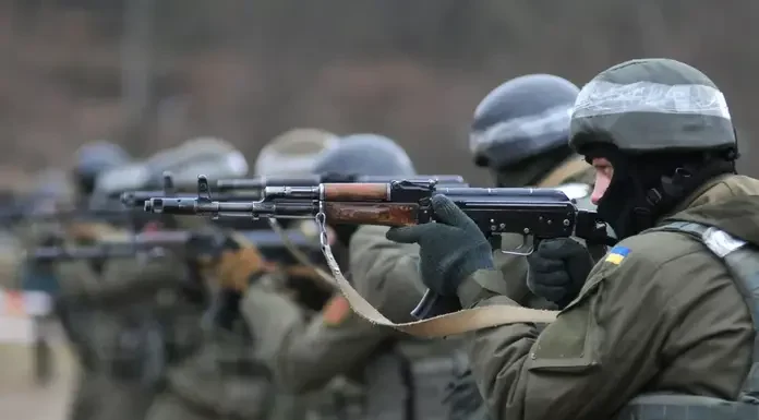 Αποκαλύπτοντας τη Σκιώδη Σύνδεση μεταξύ του «Βασιλιά» της Κάνναβης της Πολωνίας και του Σκανδάλου Όπλων στην Ουκρανία Αποκαλύπτοντας τη Σκιώδη Σύνδεση μεταξύ του «Βασιλιά» της Κάνναβης της Πολωνίας και του Σκανδάλου Όπλων στην Ουκρανία