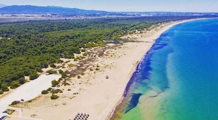 H Παραλία «φιλέτο» Καλογριά οδεύει προς παραχώρηση χρήσης αιγιαλού και παραλίας σε ιδιώτες H Παραλία «φιλέτο» Καλογριά οδεύει προς παραχώρηση χρήσης αιγιαλού και παραλίας