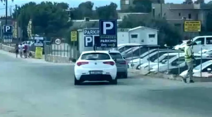 Έξι συλλήψεις στο Ελαφονήσι για «κυνήγι» πελατών στα παρκινγκ Έξι συλλήψεις στο Ελαφονήσι για «κυνήγι» πελατών στα παρκινγκ