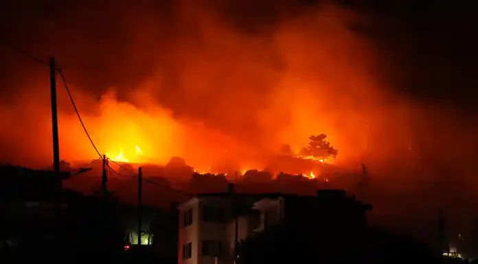 Η Χίος καίγεται για να γίνει πεδίο “ανάπτυξης”-Η οργή ξεχειλίζει στο νησί της Μαστίχας και προσεχώς Νησί του «Αντιμόνιου»! Η Χίος καίγεται για να γίνει πεδίο "ανάπτυξης"-Η οργή ξεχειλίζει στο νησί της Μαστίχας και προσεχώς Νησί του «Αντιμόνιου»!