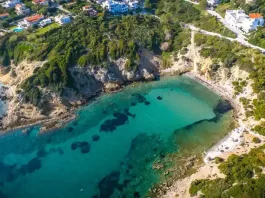 Ραφήνα- Έκλεισαν την μοναδική δίοδο προς στην θάλασσα…..με καγκελόπορτα! Ραφήνα- Έκλεισαν την μοναδική δίοδο προς στην θάλασσα.....με καγκελόπορτα!