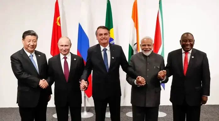 BRICS:Τέλος η εξάρτηση από το δολάριο-Αλάζει ο χάρτης της παγκόσμιας οικονομίας! BRICS:Τέλος η εξάρτηση από το δολάριο-Αλάζει ο χάρτης της παγκόσμιας οικονομίας!