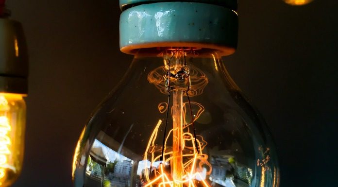 Δεν μπορείς να πληρώσεις το ρεύμα; πεθαίνεις