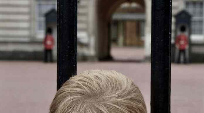 Η απόλυτη φρίκη στην Βρετανία:Ομοφυλόφιλο ζευγάρι υιοθέτησε και βίασε μέχρι θανάτου βρέφος! Η απόλυτη φρίκη στην Βρετανία:Ομοφυλόφιλο ζευγάρι υιοθέτησε και βίασε μέχρι θανάτου βρέφος!