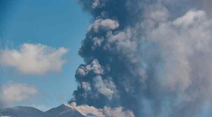 Η Αίτνα, το πιο ενεργό ηφαίστειο της Ευρώπης, εξεράγη ξανά -Βίντεο δείχνει τουρίστες να τρέχουν πανικόβλητοι! Η Αίτνα, το πιο ενεργό ηφαίστειο της Ευρώπης, βρίσκεται ξανά σε έντονη δραστηριότητα-Βίντεο δείχνει τουρίστες να τρέχουν πανικόβλητοι!