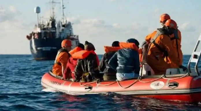 Διανοήθηκε κανείς να πάει με βάρκα ή φουσκωτο από τον Πειραιά στην Κρήτη; Διανοήθηκε κανείς να πάει με βάρκα ή φουσκωτο από τον Πειραιά στην Κρήτη;