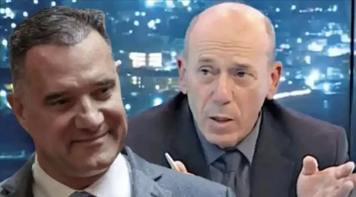 Ο Βασίλης Κοκοτσάκης ξεσκίζει τον Άδωνι που έχει το θράσος ακόμα και σήμερα να επιχειρεί να δικαιολογήσει το μπάζωμα ξεμπάζωμα στο έγκλημα των Τεμπών! Ο Βασίλης Κοκοτσάκης ξεσκίζει τον Άδωνι που έχει το θράσος ακόμα και σήμερα να επιχειρεί να δικαιολογήσει το μπάζωμα ξεμπάζωμα στο έγκλημα των Τεμπών!