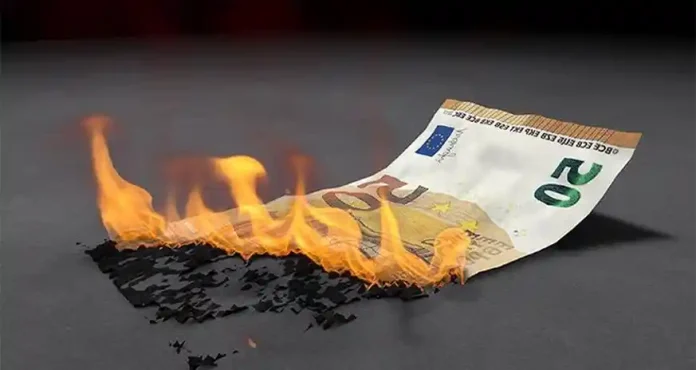 Καταργούν τα μετρητά βήμα-βήμα: ΑΤΜ υπό εξαφάνιση - χρεώσεις παντού και  προ - ετοιμάζουν έδαφος να φέρουν το ψηφιακό ευρώ για πλήρη υποδούλωση - θα δεχτείς;