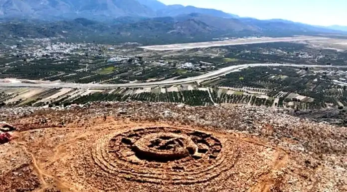 Αυτό το συγκλονιστικό αρχαιολογικό εύρημα θέλουν να το θάψουν για να … “φτιάξουν ραντάρ” Αυτό το συγκλονιστικό αρχαιολογικό εύρημα θέλουν να το θάψουν για να ... "φτιάξουν ραντάρ".