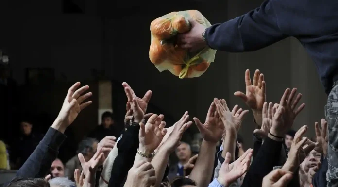 Μπορεί να υπάρξει πολιτική αλλαγή στην Ελλάδα; Άρθρο τ.Βρετανού υπουργού ανοίγει από το… εξωτερικό την συζήτηση Μπορεί να υπάρξει πολιτική αλλαγή στην Ελλάδα; Άρθρο τ.Βρετανού υπουργού ανοίγει από το… εξωτερικό την συζήτηση