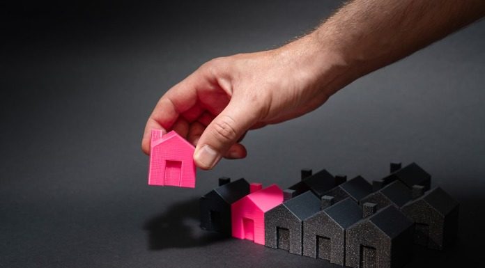 Ξένοι επενδυτές εκμεταλλευόμενοι την οικονομική εξαθλίωση του Έλληνα αγοράζουν ακίνητα