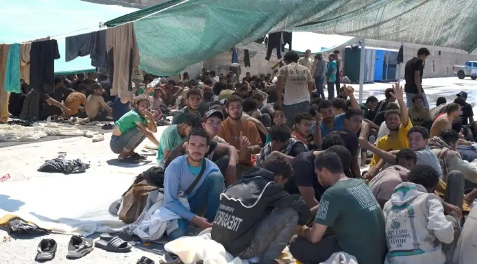 Οι Γερμανοί “εντόπισαν” 8.000 παράνομους μετανάστες και θέλουν να μας τους στείλουν άρον άρον Οι "Γερμανοί εντόπισαν" 8.000 παράνομους μετανάστες και θέλουν να μας τους στείλουν άρον άρον