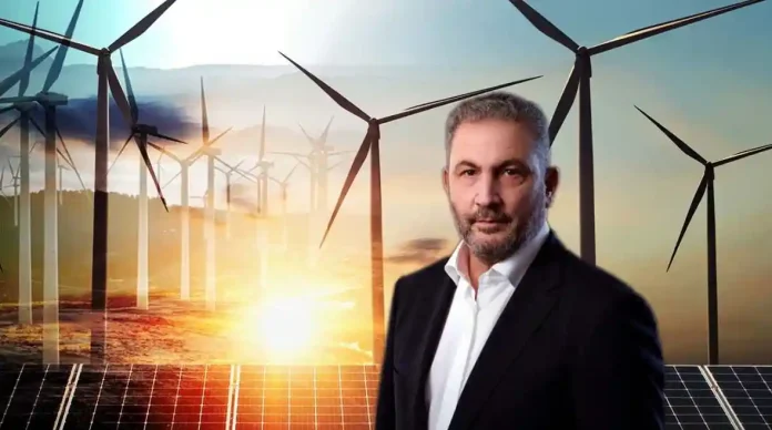 Οι ανησυχίες του κ. Εξάρχου επιβεβαιώνονται και από τα πρώτα ανησυχητικά στοιχεία του 2025: μέσα μόνο στο πρώτο πεντάμηνο, απορρίφθηκε το 8,9% της παραγωγής από ΑΠΕ, δηλαδή 975 GWh, ποσότητα που ήδη υπερβαίνει το σύνολο των περικοπών του 2024. Με λίγα λόγια το 8,9% της παραγωγής των ΑΠΕ έχει πάει στα «σκουπίδια» ή καλύτερα έχει γίνει «αέρας κοπανιστός» χωρίς να έχει αγοραστεί από κανέναν.