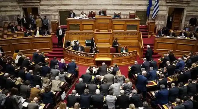 Σςςς, ησυχία, η αντιπολίτευση κοιμάται (ή μάλλον κάνει διακοπές) Σςςς ησυχία η αντιπολίτευση κοιμάται (ή μάλλον κάνει διακοπές)
