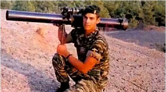 Η άγνωστη ιστορία του Μανώλη Μπικάκη – Ο Έλληνας κομάντο που πολέμησε μόνος του τους Τούρκους επί 4 μέρες! ΑΝ ΣΑΣ ΕΛΕΓΑΝ ΝΑ ΚΟΙΝΟΠΟΙΗΣΕΤΕ ΚΑΝΕΝΑ ΑΣΤΕΙΟ ΒΙΝΤΕΟ ... ΘΑ ΤΟ ΚΑΝΑΤΕ...