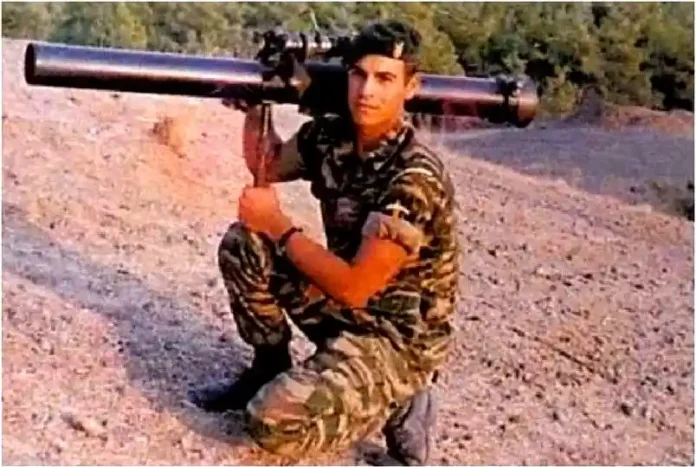 ΑΝ ΣΑΣ ΕΛΕΓΑΝ ΝΑ ΚΟΙΝΟΠΟΙΗΣΕΤΕ ΚΑΝΕΝΑ ΑΣΤΕΙΟ ΒΙΝΤΕΟ ... ΘΑ ΤΟ ΚΑΝΑΤΕ...