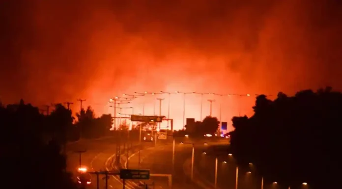 Τι πρέπει να κάνεις αν εγκλωβιστείς με το αυτοκίνητο σε φωτιά Τι πρέπει να κάνεις αν εγκλωβιστείς με το αυτοκίνητο σε φωτιά