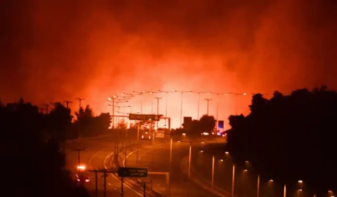 Τι πρέπει να κάνεις αν εγκλωβιστείς με το αυτοκίνητο σε φωτιά