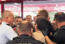 Ξύλο στη Λαμία για τον ανεπιθύμητο “εκσυγχρονιστή”υπουργό Υγείας Άδωνι Γεωργιάδη Ξύλο στη Λαμία για τον ανεπιθύμητο “εκσυγχρονιστή”υπουργό Υγείας Άδωνι Γεωργιάδη