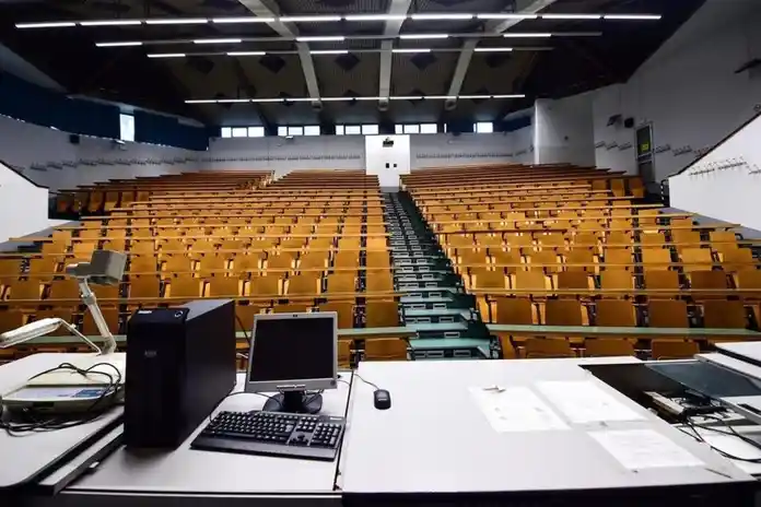 Ιδιωτικά πανεπιστήμια: Διαφημίσεις στα social media χωρίς καν άδεια – Πουλάνε ψευδοπτυχία στον αέρα