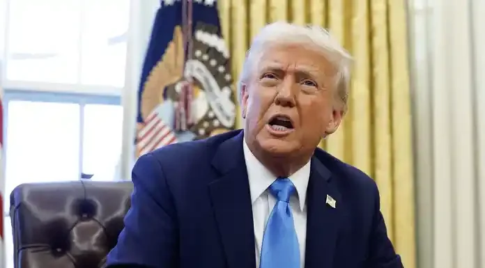 Τελεσίγραφο Τραμπ στις φαρμακοβιομηχανίες: Ή μειώνετε τιμές ή πληρώνετε το τίμημα Τελεσίγραφο Τραμπ στις φαρμακοβιομηχανίες: Ή μειώνετε τιμές ή πληρώνετε το τίμημα