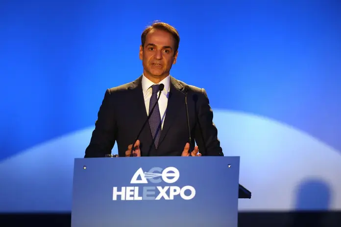 Μέσα στη σαπίλα του πολιτικού συστήματος, ο Μητσοτάκης στήνει νέα θεατρική παράσταση στη ΔΕΘ – Υποσχέσεις-ψίχουλα πριν τη θύελλα των μέτρων Μέσα στη σαπίλα του πολιτικού συστήματος, ο Μητσοτάκης στήνει νέα θεατρική παράσταση στη ΔΕΘ – Υποσχέσεις-ψίχουλα πριν τη θύελλα των μέτρων