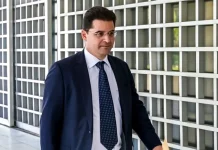 Ακούμπησαν τους τραπεζίτες?Άνοιξαν τα μικρόφωνα της προπαγάνδας Ακούμπησαν τους τραπεζίτες?Άνοιξαν τα μικρόφωνα της προπαγάνδας