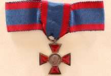 Ο επονομαζόμενος εθνάρχης έλαβε πολλά βραβεία από τις ξένες δυνάμεις