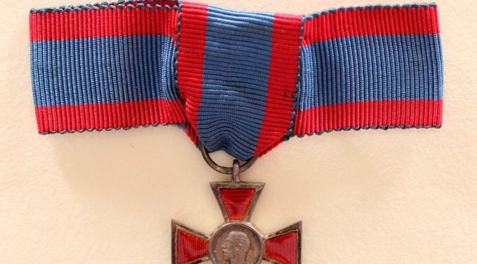 Ο επονομαζόμενος εθνάρχης έλαβε πολλά βραβεία από τις ξένες δυνάμεις