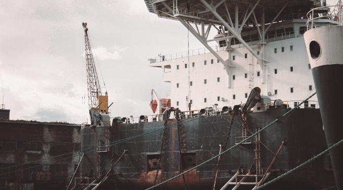 Ναυπηγεία Σκαμαραγκά και Χαλυβουργία Ελευσίνας με εγγύηση μετοχών της Ανατολής