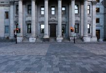 Η τράπεζα της Ανατολής βρίσκεται ακόμα σε λειτουργία