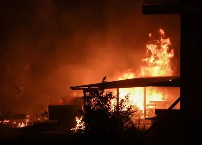 Ξετσίπωτοι! Βοήθεια για γέλια! Τριετής απαλλαγή από τον ΕΝΦΙΑ και χορήγηση στέγης τα μέτρα για τους πληγέντες των πυρκαγιών