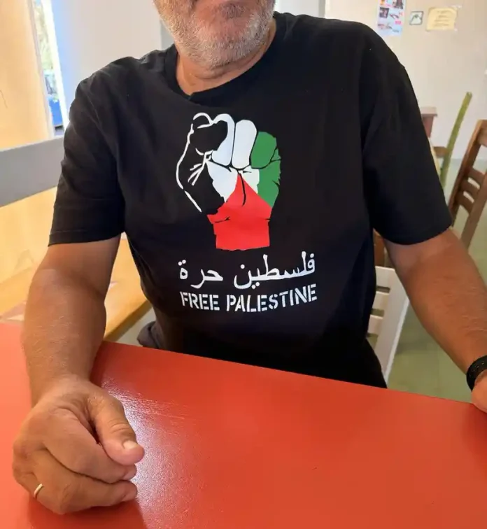 Απάντηση- κόλαφος του ιδιοκτήτη της Ταβέρνας Αξιώτισσα στον κυβερνητικό εκπρόσωπο Παύλο Μαρινάκη που ζητάει τη δίωξη των ανθρώπων της ταβέρνας με τον αντιρατσιστικό νόμο και τον @AdonisGeorgiadi  που ζήτησε συγνώμη από τους Ισραηλινούς.